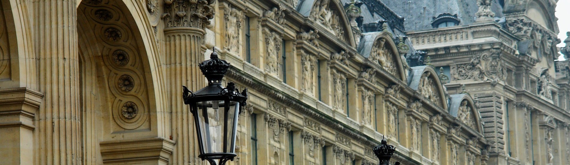 Votre Notaire est situé à Paris 17 pres du metro pereire de son boulevard
				 et du metro wagram. Il est aussi à votre disposition pour des signatures par visio et des actes avec la signature electronique.